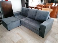 Sofá chaise longue com parte do poufe separado