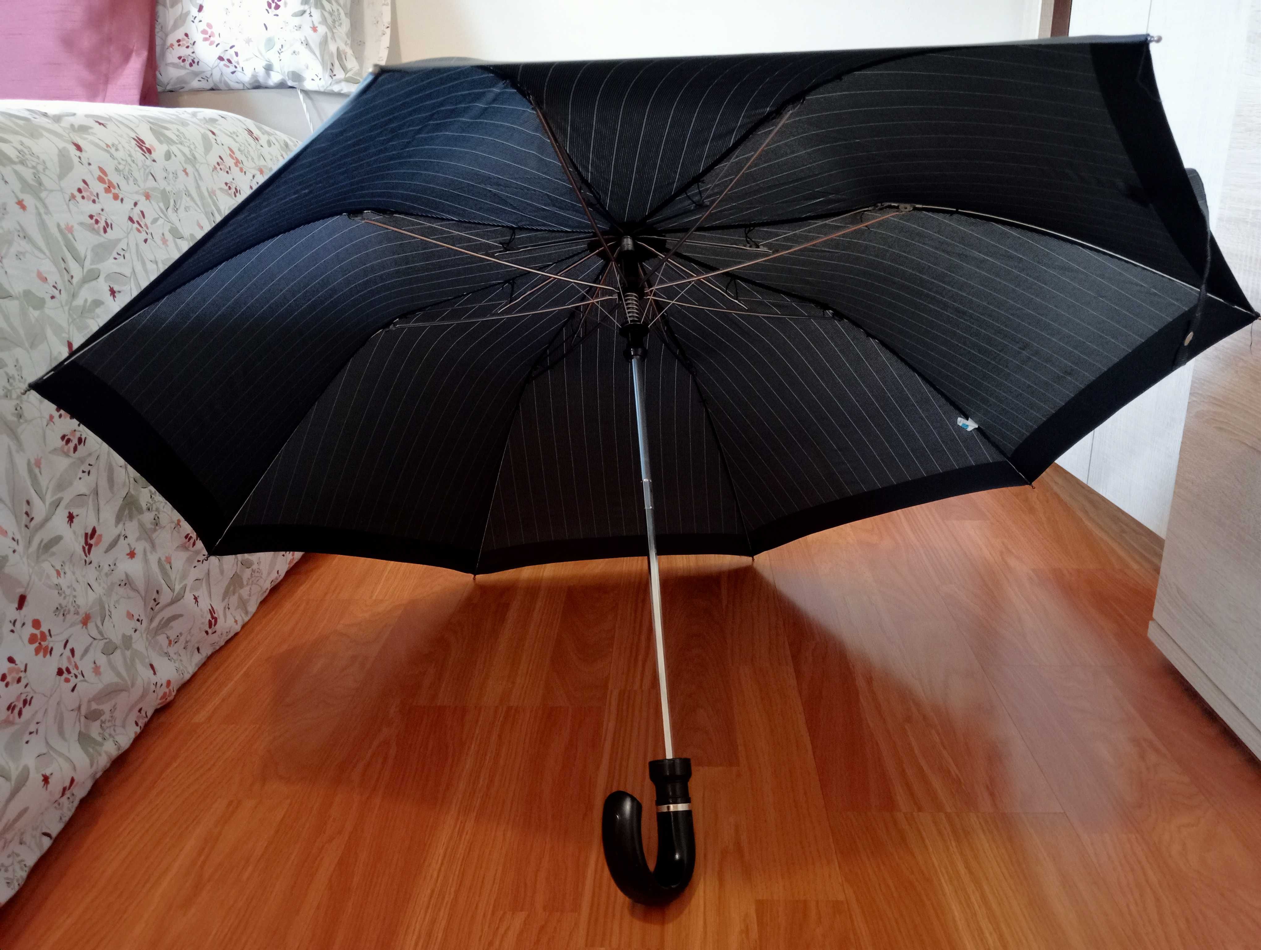 Guarda-chuva preto/ riscas cinzentas