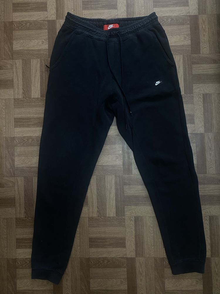 Спортивні штани nike modern