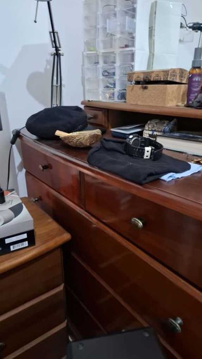 Quarto Completo: Cama de Casal Ferro/Madeira + Colchão + Cómoda