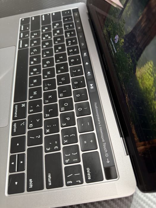 Продам MacBook Pro 2019