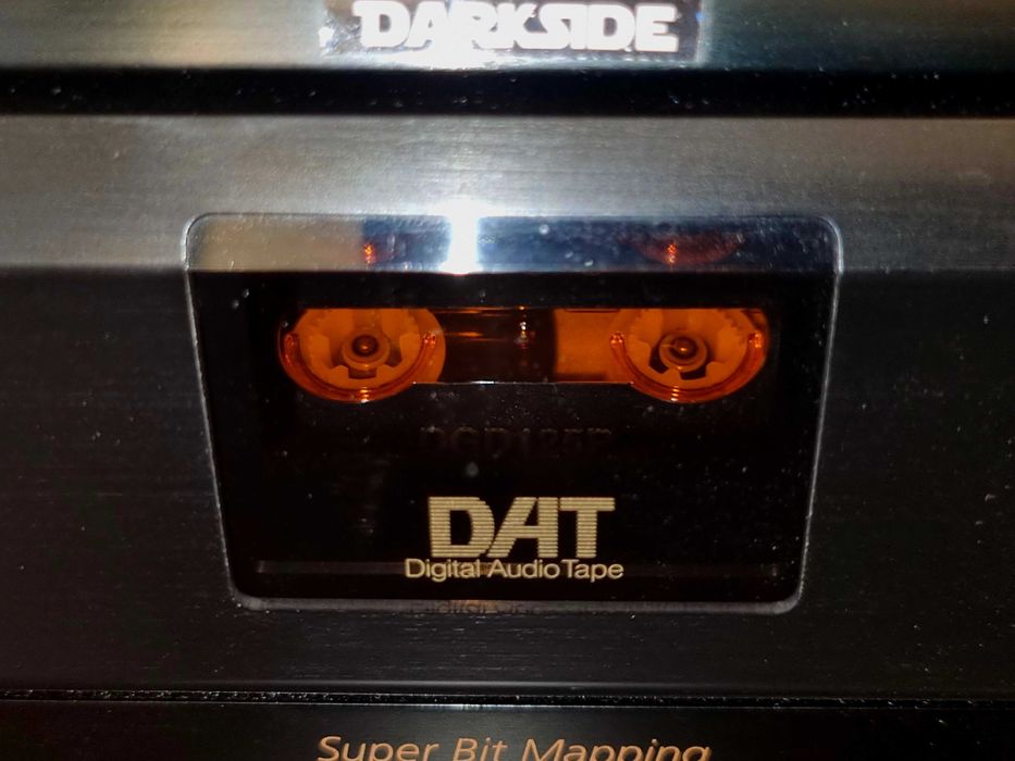 Magnetofon cyfrowy SONY DAT DTC-ZE700 + Pilot