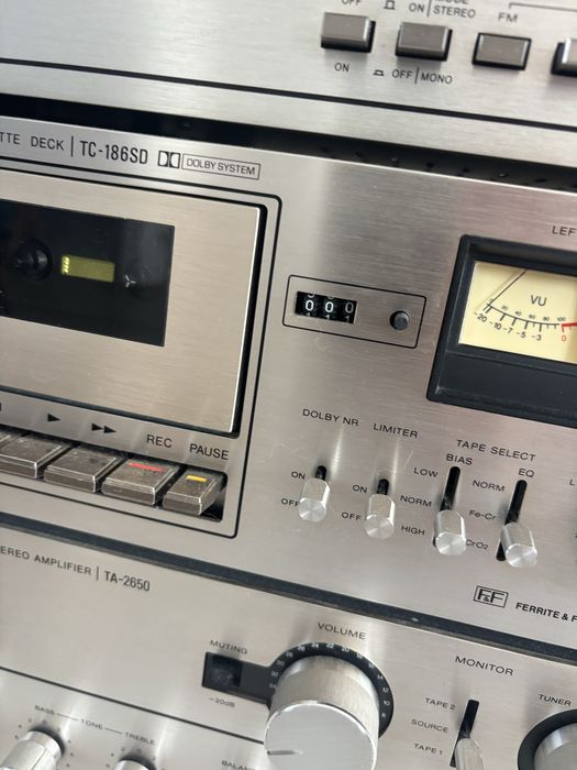 Усилитель , FM приемник , дека касетная sony , аккустика Dual