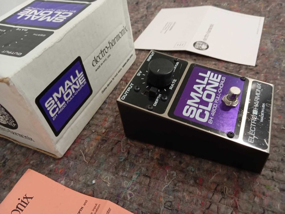 Electro-Harmonix Small Clone EH4600 Pedal efeito Chorus 90's