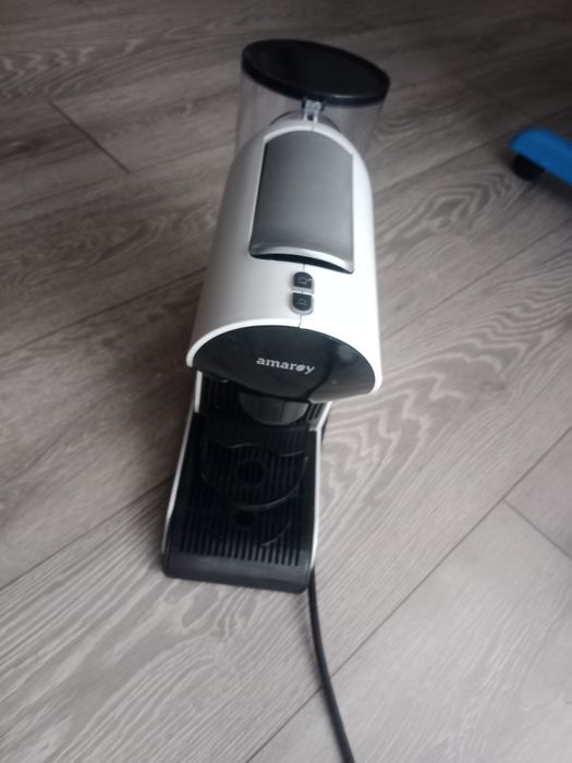 Кофеварка б,у хорошому стані фірма amaroy     дуже хороша на капсули