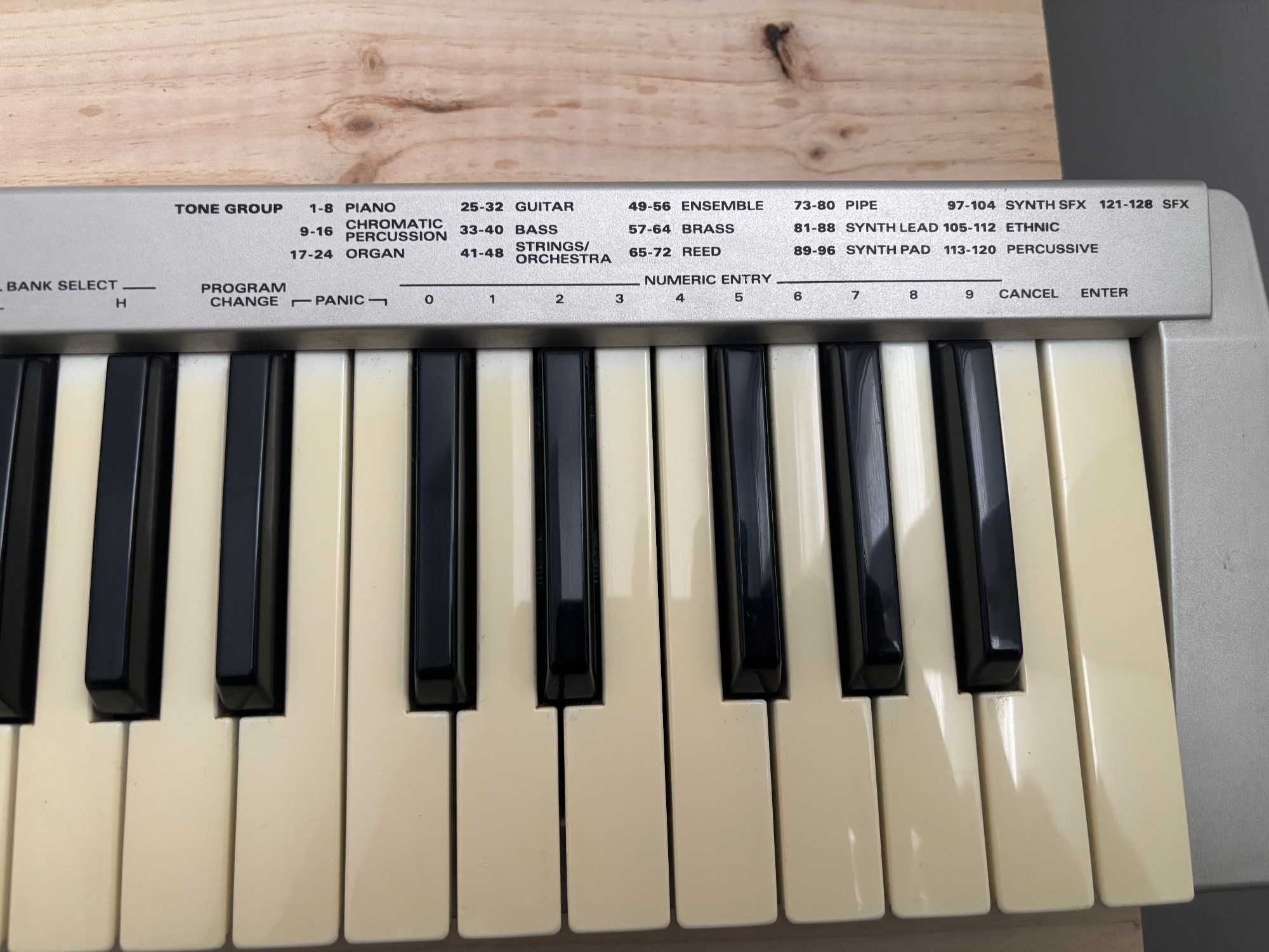 Controlador MIDI Roland PC-180A
