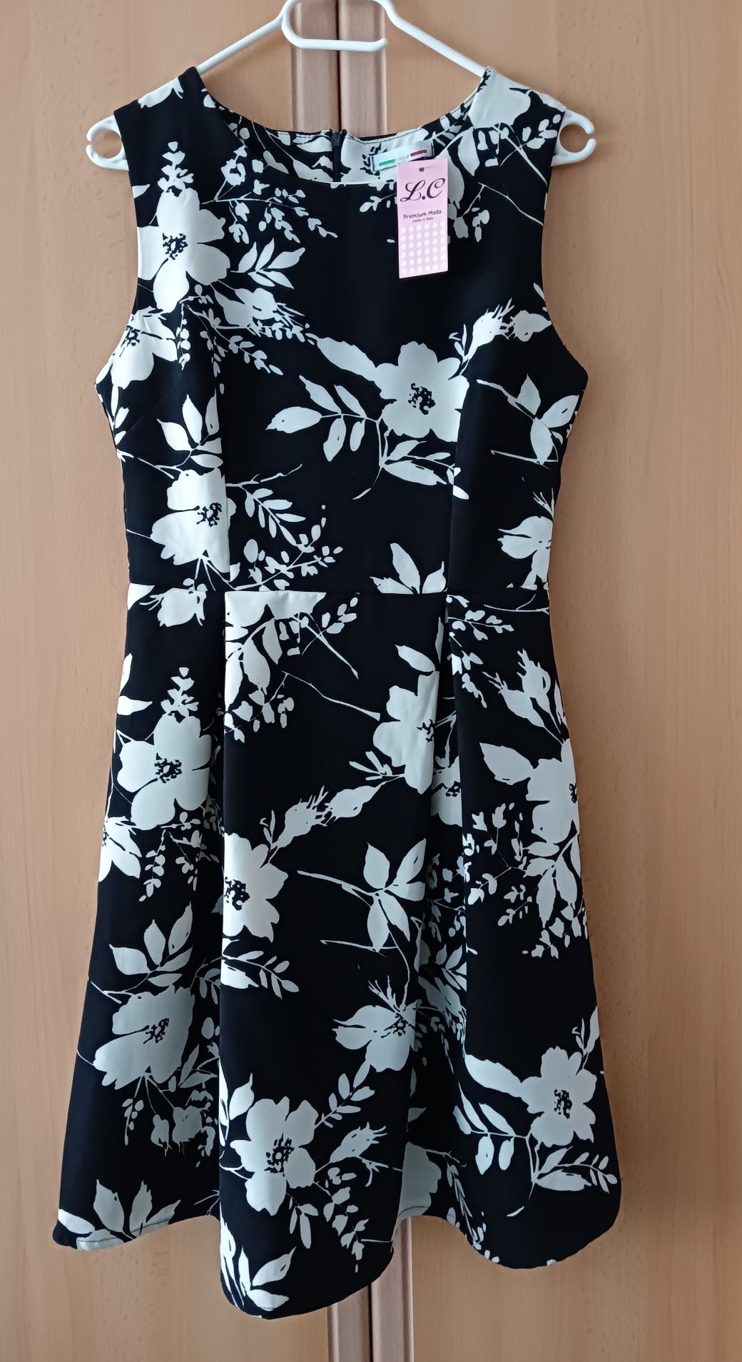 Elegancka sukienka rozkloszowana premium moda włoska 36