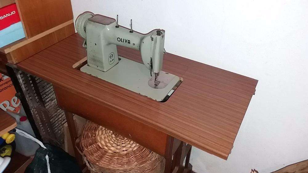 Máquina costura antiga Oliva