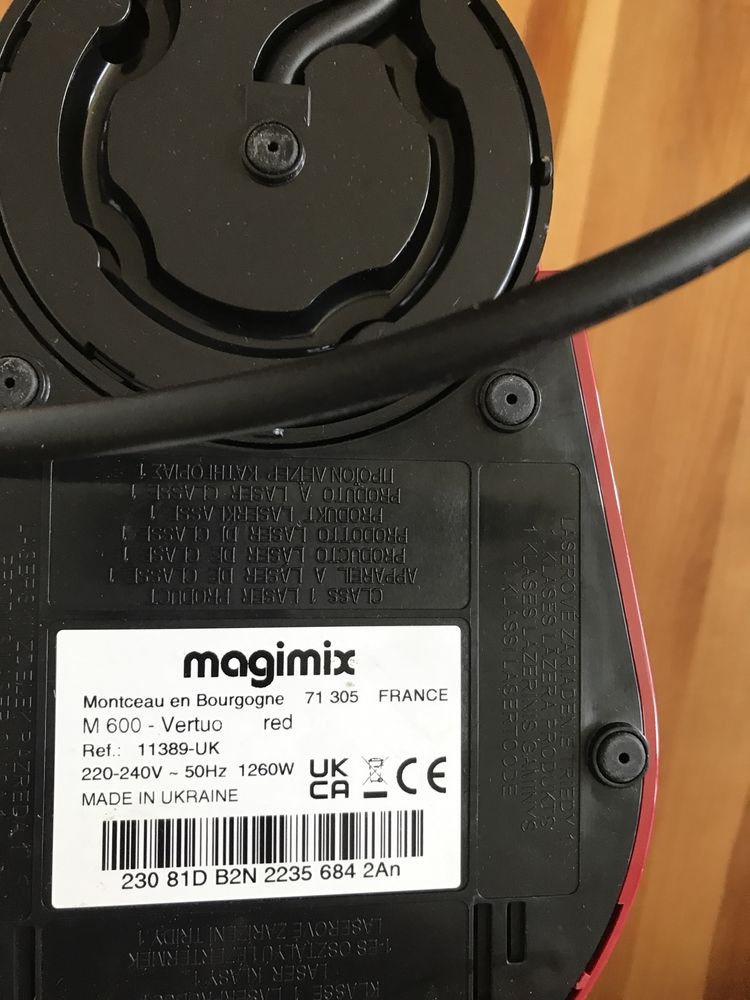 Czerwony Magimix ekspress do kawy