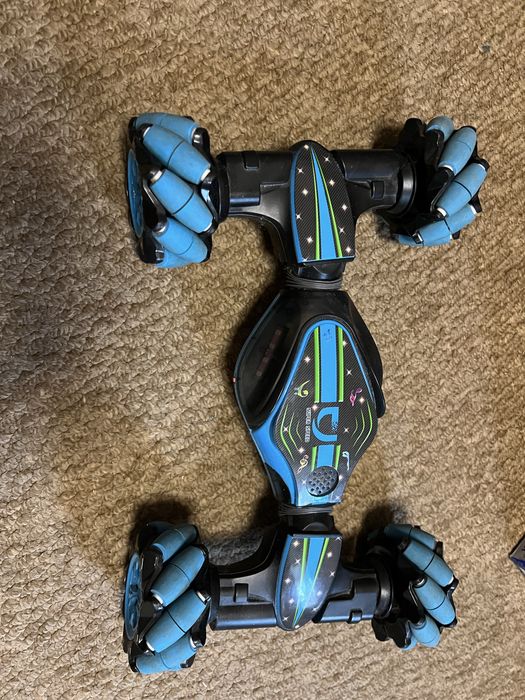 Радиоуправляемая машинка-перевертыш Stunt Super Speed.