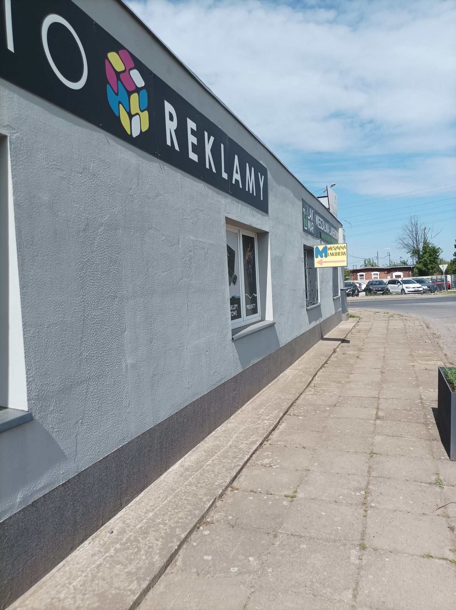 Pomieszczenia biurowo sklepowe magazynowe