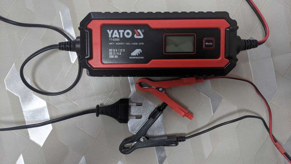 Зарядний пристрій YATO YT-83000 для акумулятора 6V/12V, 2/4A