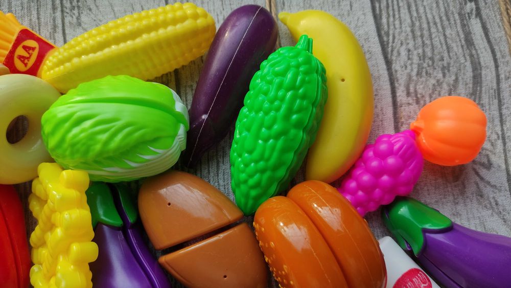 Дитячі овочі фрукти випічка та інша їжа пластмасові