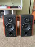 Edifier R1700BT.