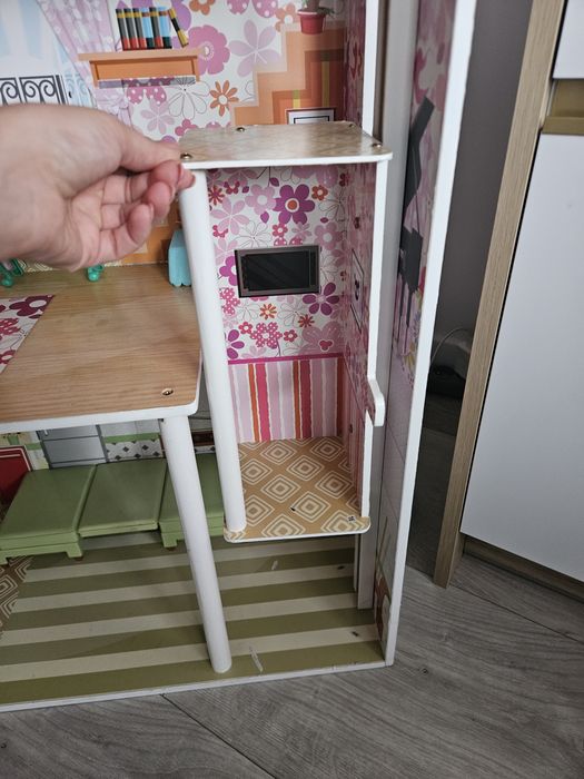 Duży domek dla lalek