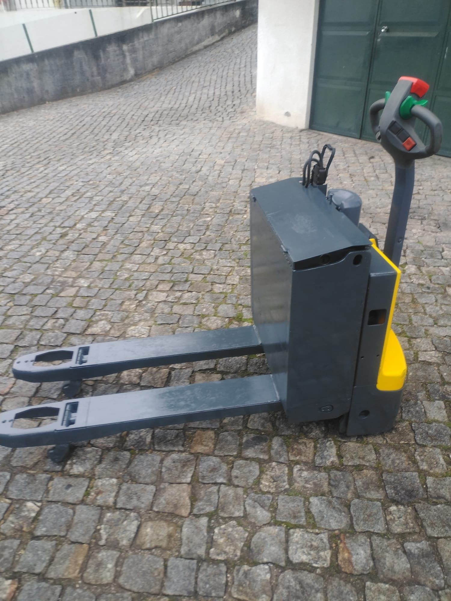Porta paletes elétrico