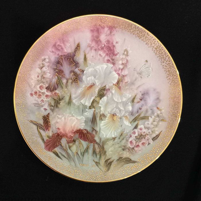 Декоративная фарфоровая тарелка, дизайн Lena Liu,  USA.