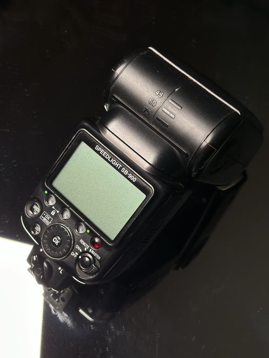 Фото спалах Nikon sb 900