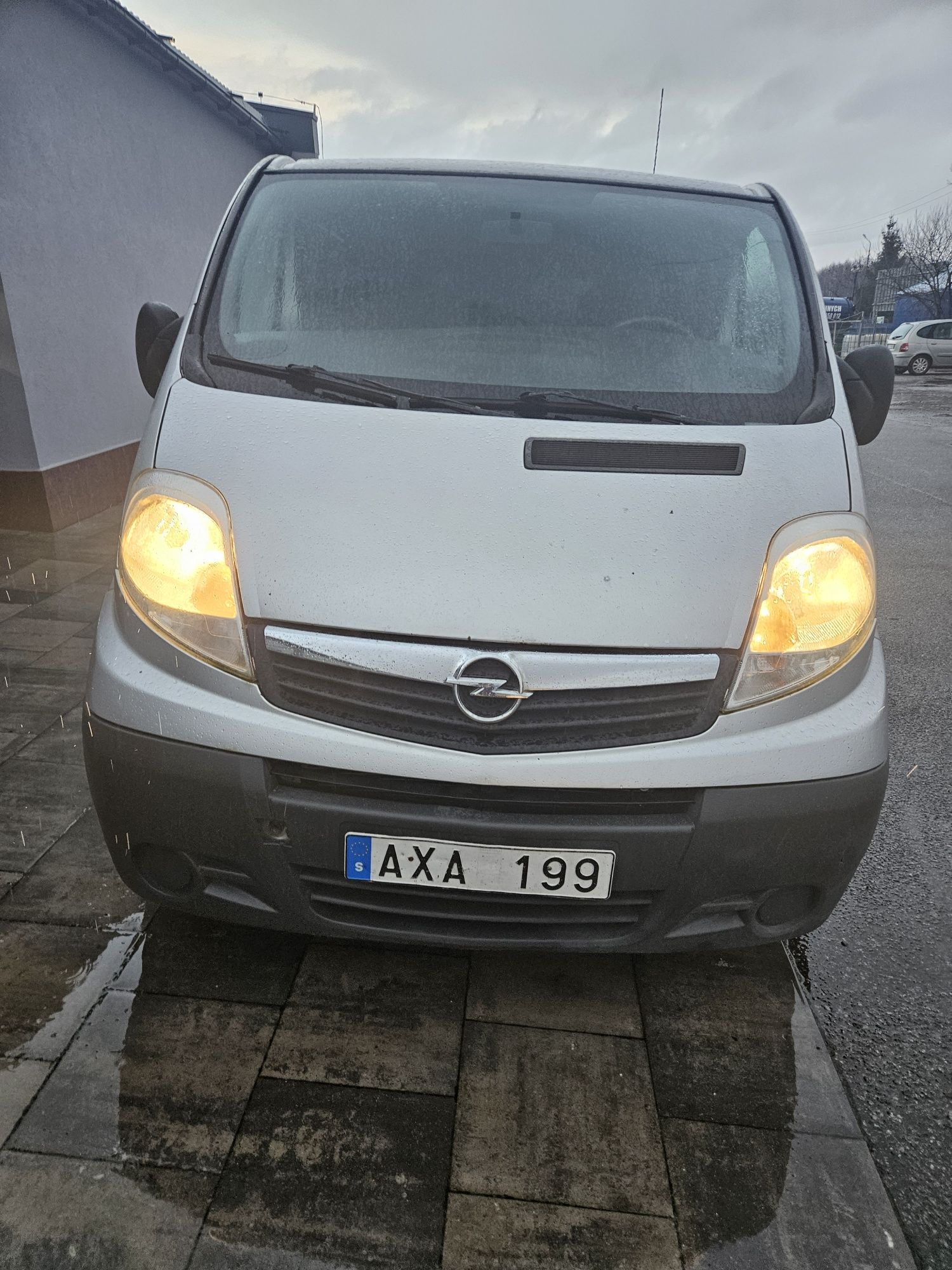 Opel Vivaro long  9 osobowy   zapraszam  klima vebasto