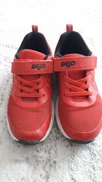 Buty firmy Bejo czerwone 34
