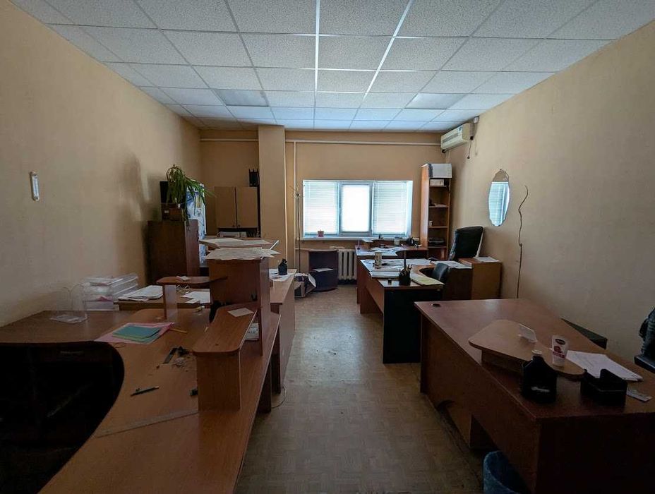 Здамо в оренду майданчик та склади зрампою та напольні  на Обухова 66А