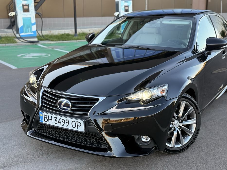 Lexus IS 300h 2016