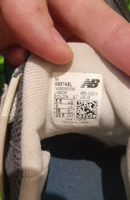 Фірмові кросівки NB