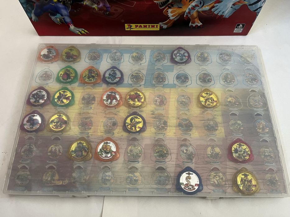 Coleção de cerca de 40 Kraks Invizimals Panini