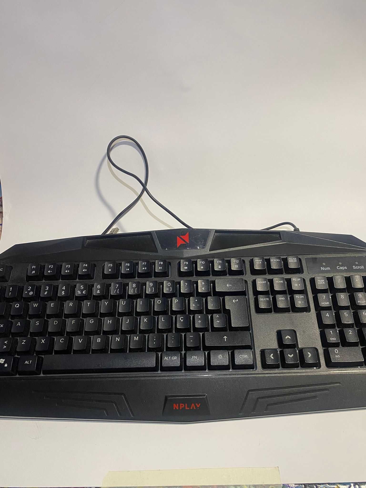 Teclado Gaming NPlay (com RGB)