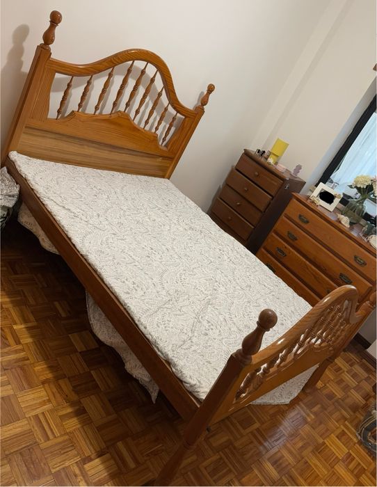 Vendo cama de corpo e meio