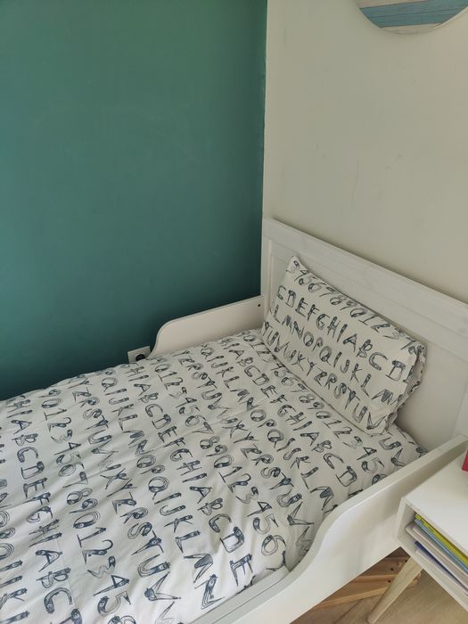 Cama branca de criança IKEA extensível