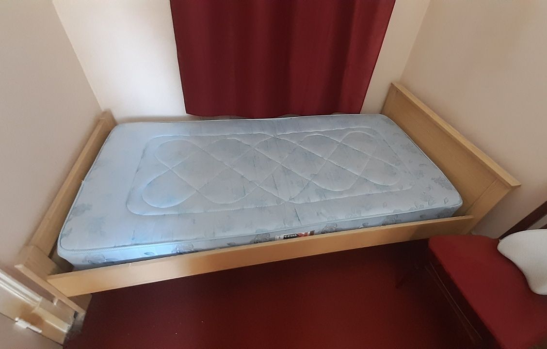 Cama de casal 2 metros, com colchão