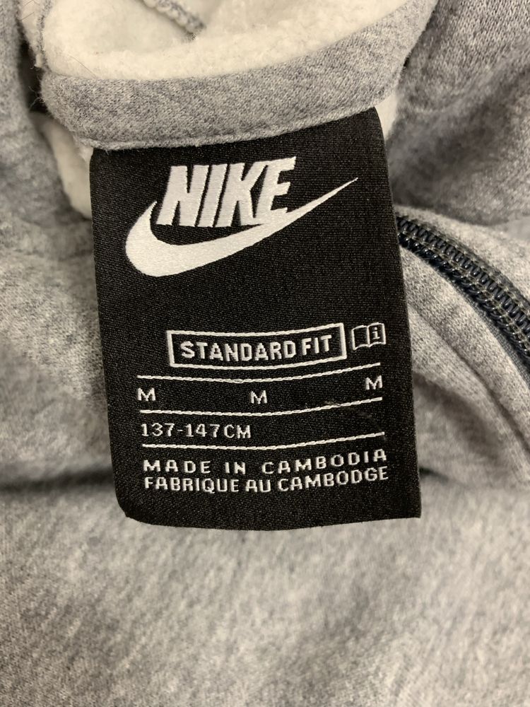 Костюм Nike. Б/в.Тільки Луцьк.Дитячий.Розмір- М. (137-147 см)