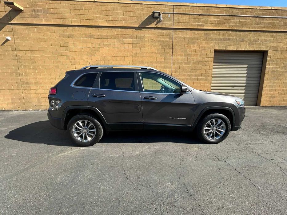Jeep Cherokee Latitude Plus 2020 року