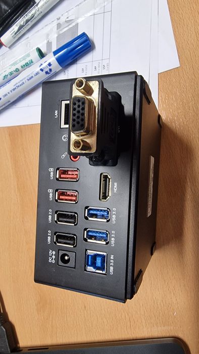 Docking station com dois USB 3.0, dois USB2.0, Hdmi. vga