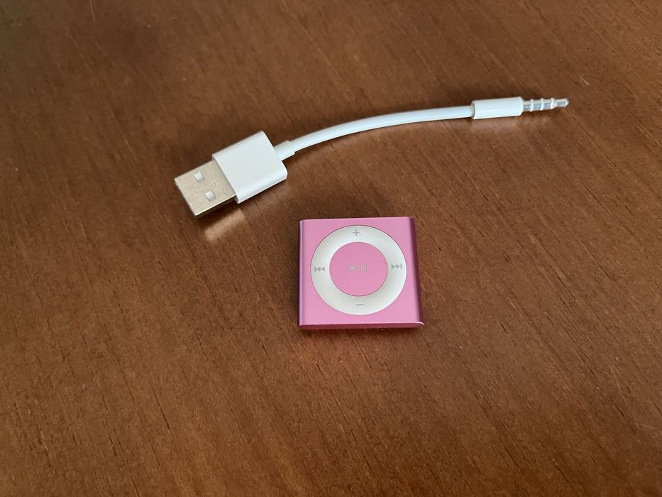 Apple iPod Shuffle A1373 2GB 4th Gen