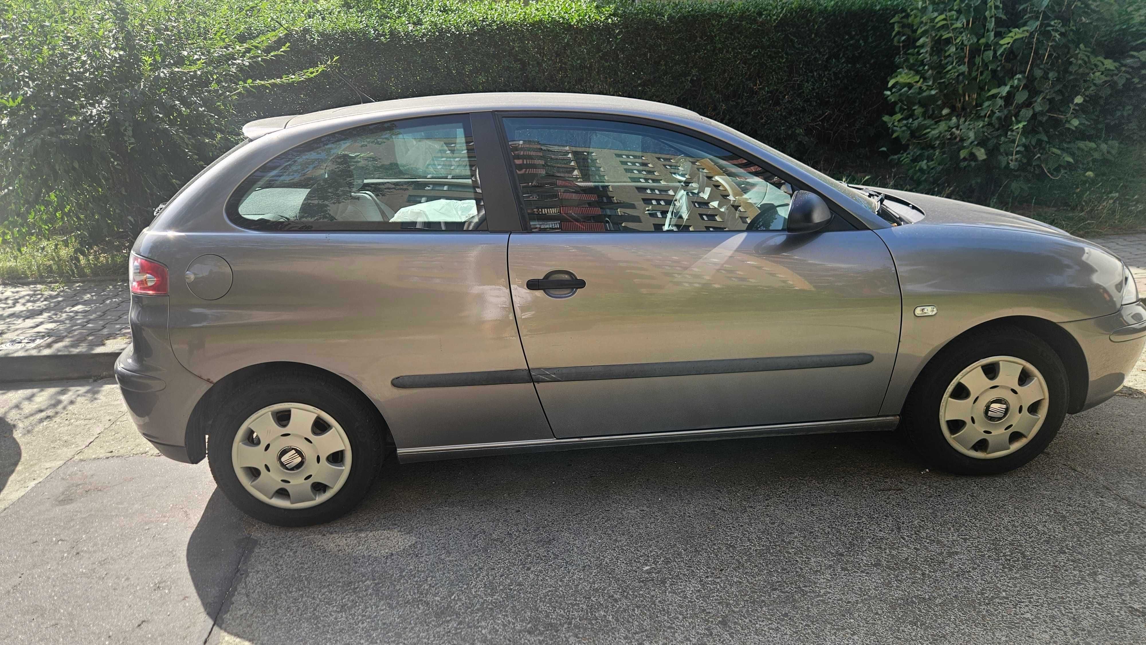 Seat Ibiza 1.2 benzyna, 2002 r. Niski przebieg, klima, 2 komplety opon