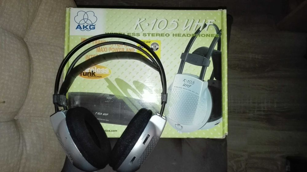 AKG  105 UHF słuchawki