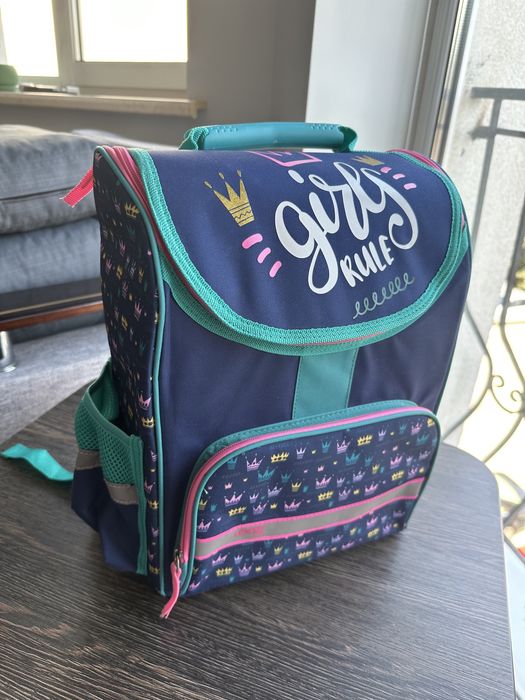 Рюкзак для дівчинки з ортопедичною спинкою