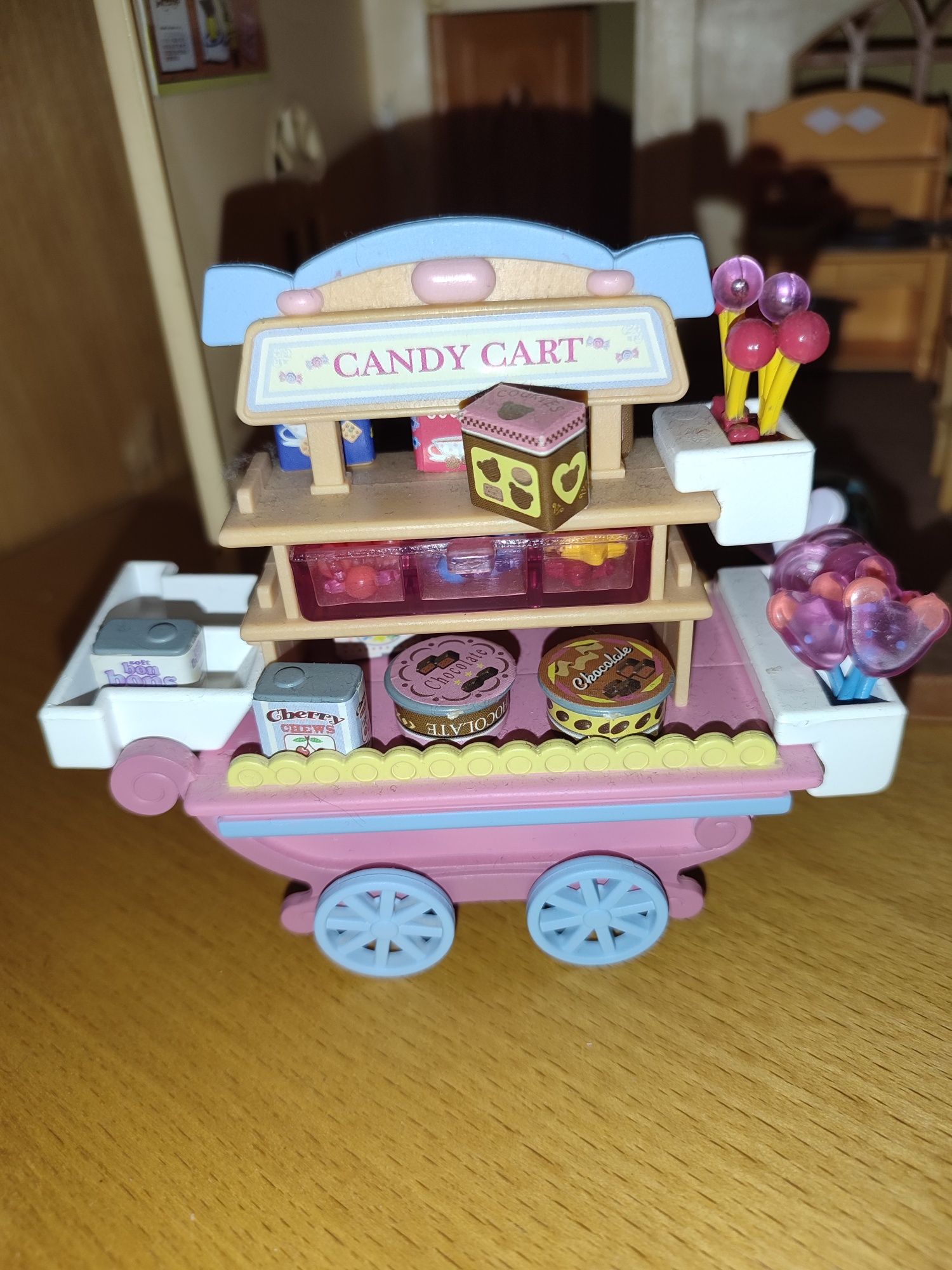 Sylvanian Family domek, zestaw mebli oraz candy cart