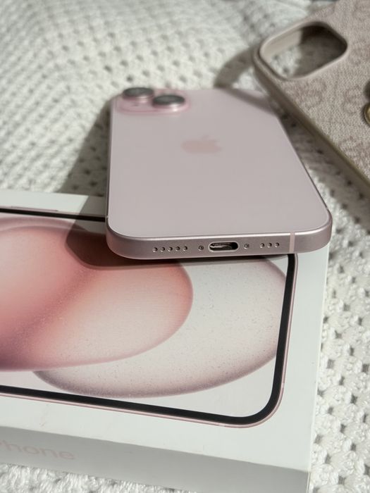Iphone 15 różowy