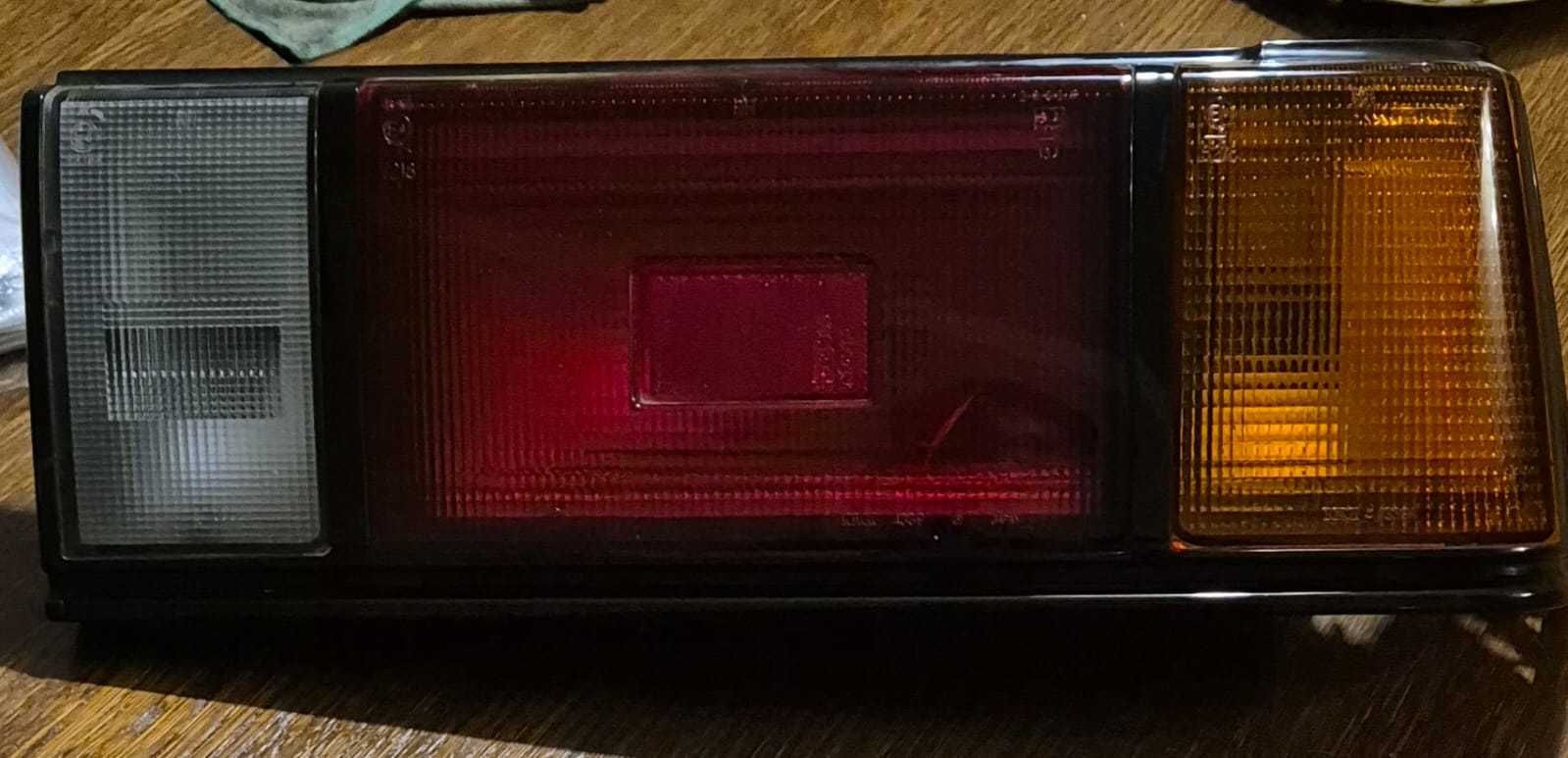 Lampa Prawa Tylna Nissan Sunny B11 (82-87r.) Oryginalna IKI