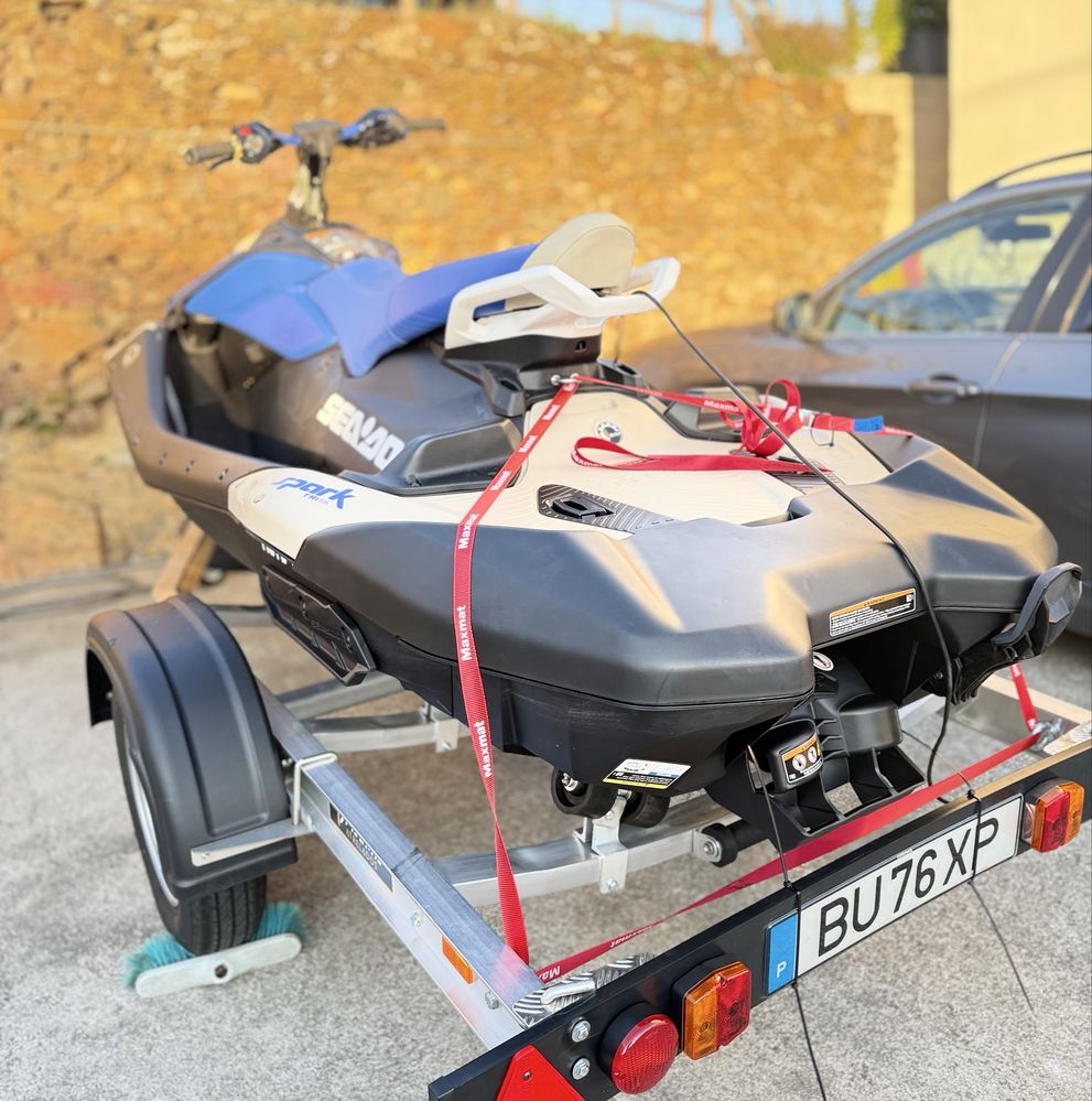 Seadoo Spark Trixx 3-up 90 (3 lugares 08/2025) C/atrelado novo