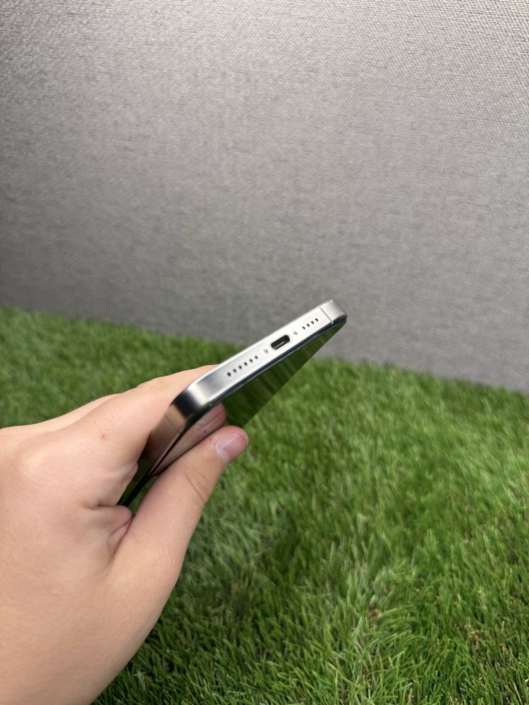 iPhone 15 Pro Max 256Gb Neverlock АКБ 95% Natural Titanium
