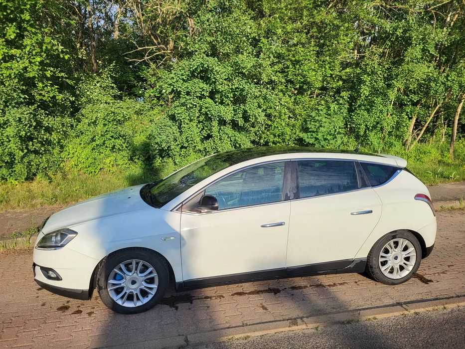 Lancia Delta Samochód dla ceniacych wygodę i elegancję