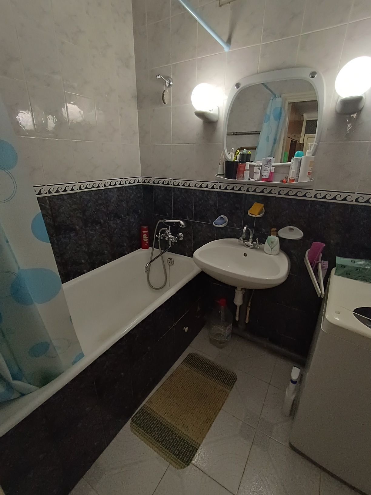 Продаю 2 комн квартира Центр( р-н старого  ЖД вокзала)