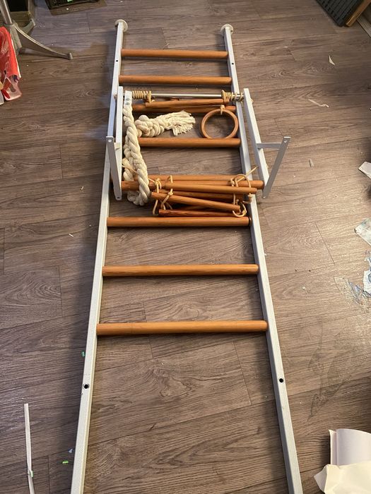 Продам шведскую стенку в хорошем состоянии