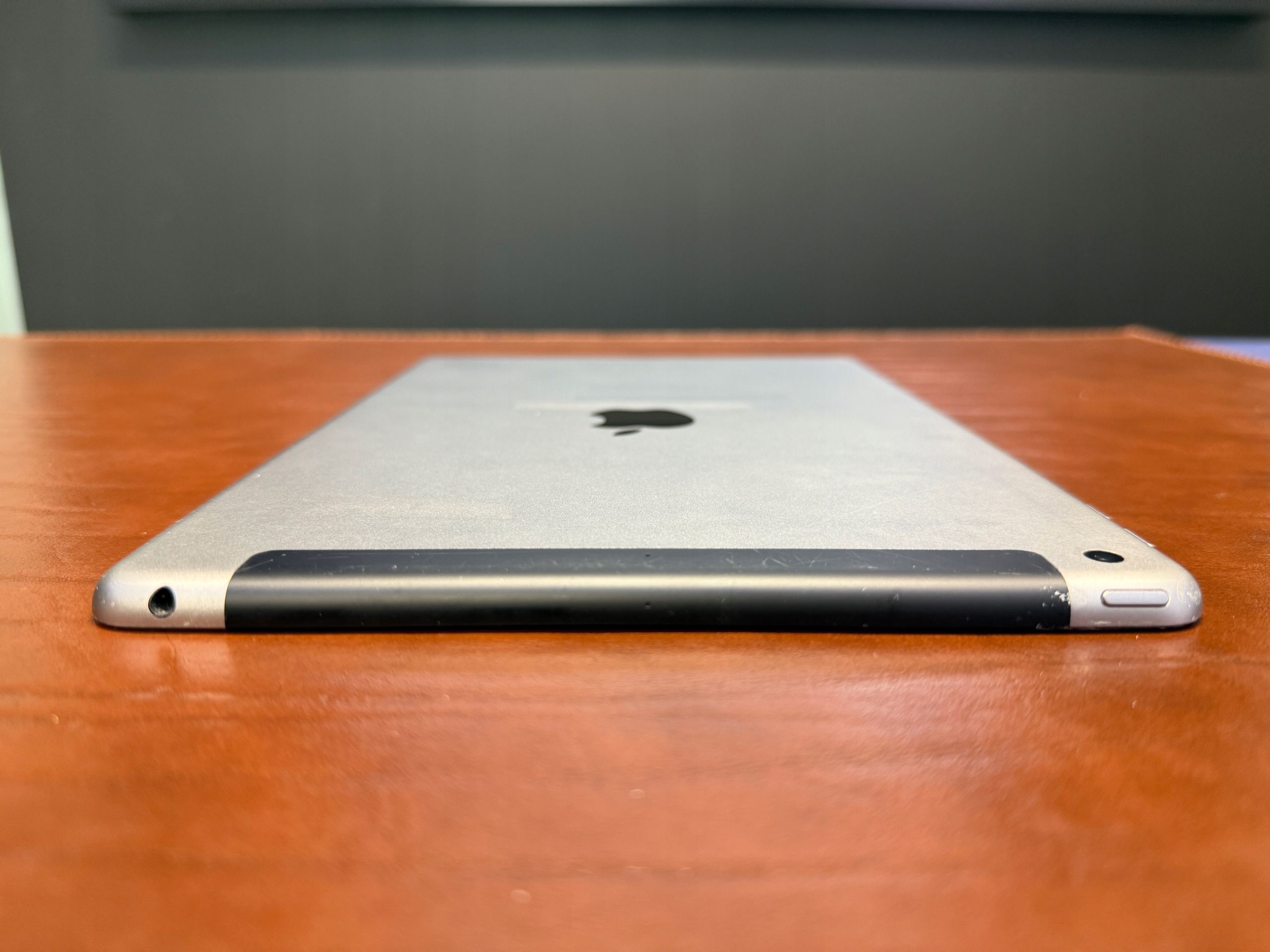 Apple iPad 5 Generacji A1822 9,7" 2 GB / 32 GB Cellular Space Gray