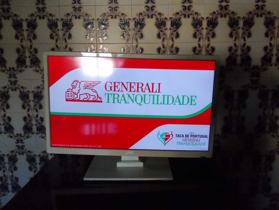 Televisor  JVC led 24" como novo