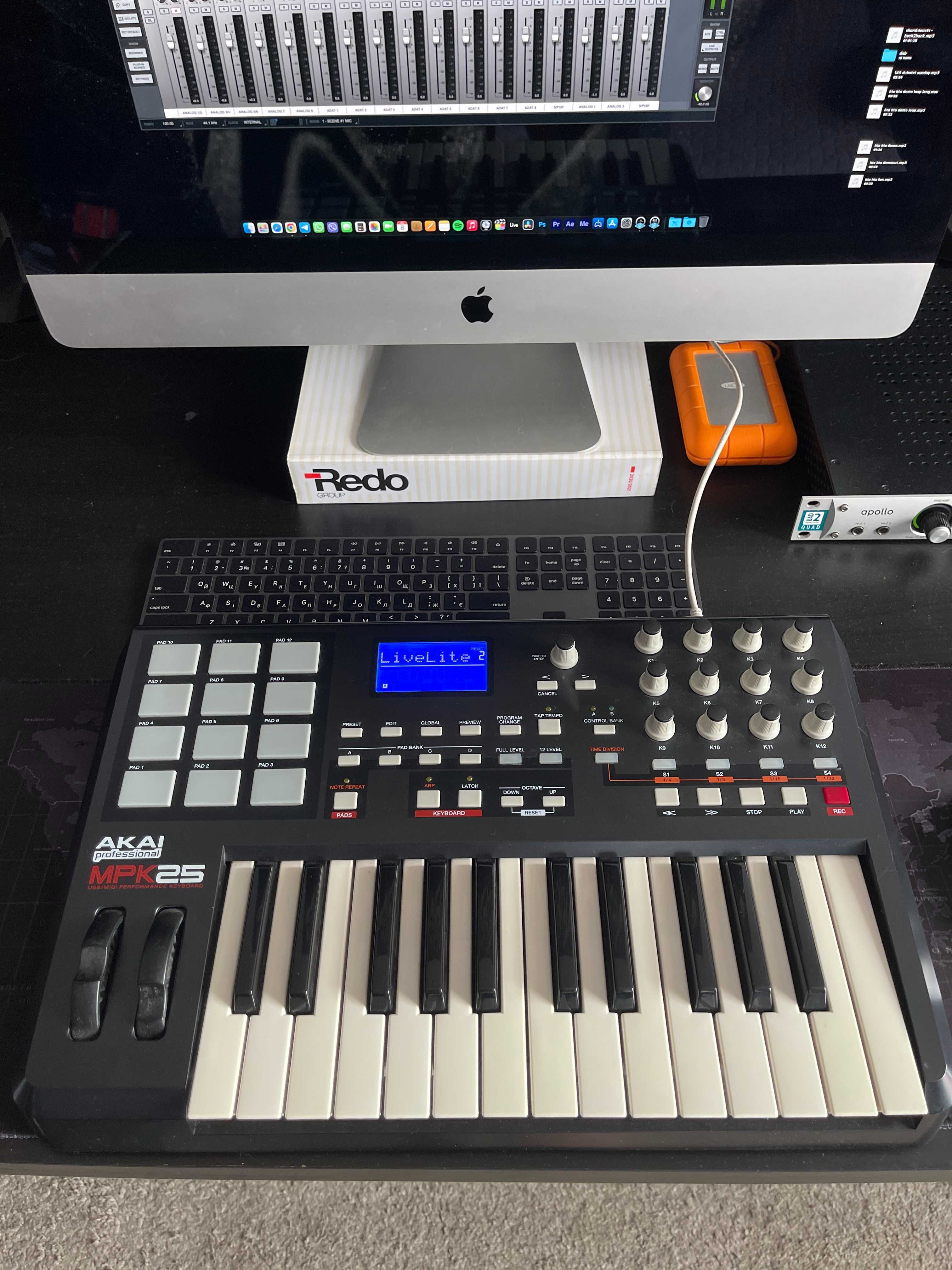 MIDI controller AKAI MPK25